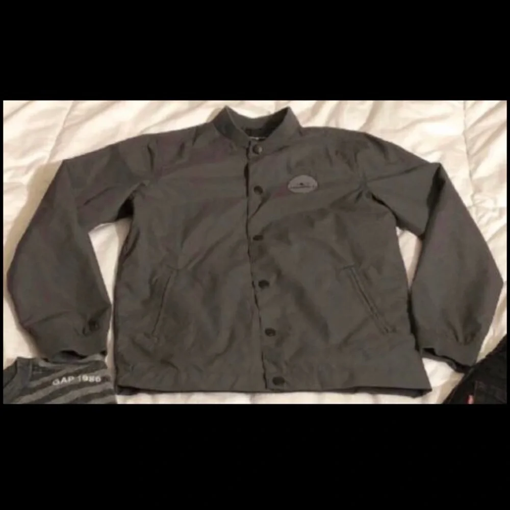 ❤️ NEW O’Neil Jacket and Kenneth Cole T-shirt never worn (new gap top $25 firm